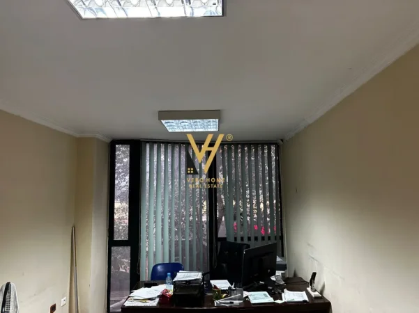 Tirane, shitet ambjent biznesi Kati 2, 25 m² 75.000 € (21 DHJETORI)