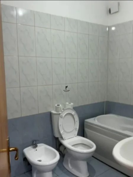 Shqiperi, jepet me qera apartament 2+1 Kati 2, 120 m² 700 € (KODRA E DIELLIT)