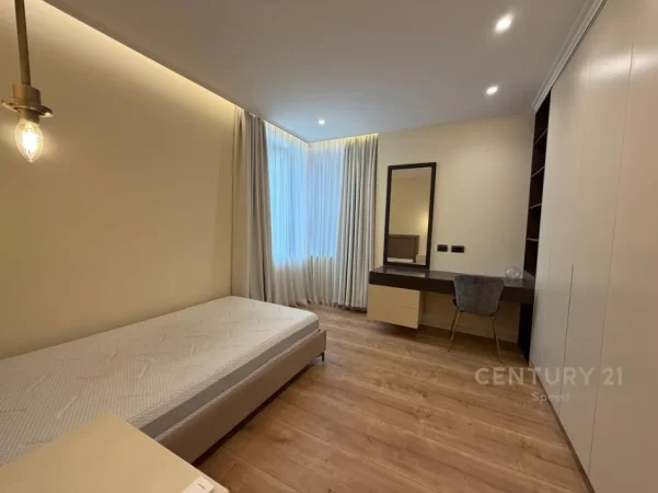 Tirane, jepet me qera apartament 2+1 Kati 4, 108 m² 1.100 € (sheshi skenderbej)