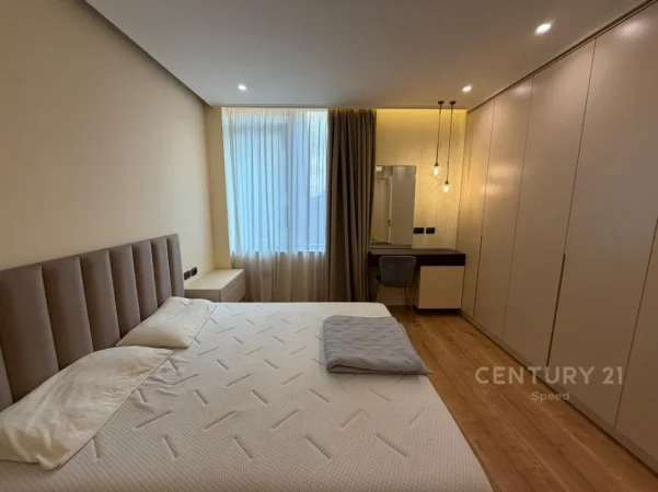 Tirane, jepet me qera apartament 2+1 Kati 4, 108 m² 1.100 € (sheshi skenderbej)