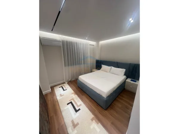 Tirane, jepet me qera apartament 2+1 Kati 8, 82 m² 1.000 € 