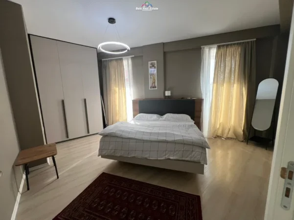 Tirane, jepet me qera apartament 1+1+Ballkon Kati 5, 70 m² 720 € (shkolla e baletit)