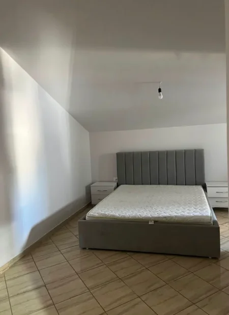 Tirane, jepet me qera 1+1 Kati 3, 68 m² 350 € (paskuqan)