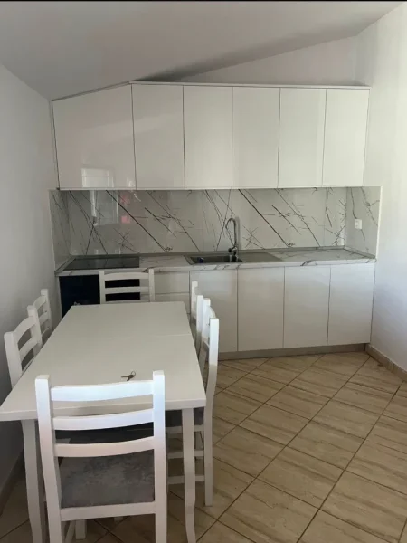 Tirane, jepet me qera 1+1 Kati 3, 68 m² 350 € (paskuqan)