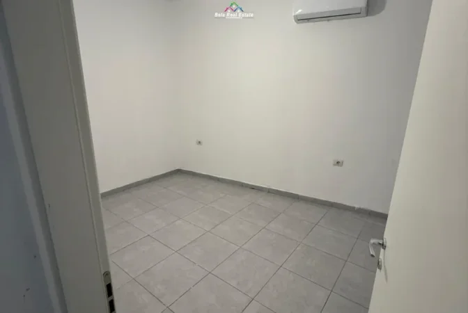 Tirane, jepet me qera zyre Kati 2, 92 m² 730 € (Rruga mahmut Fortuzi)