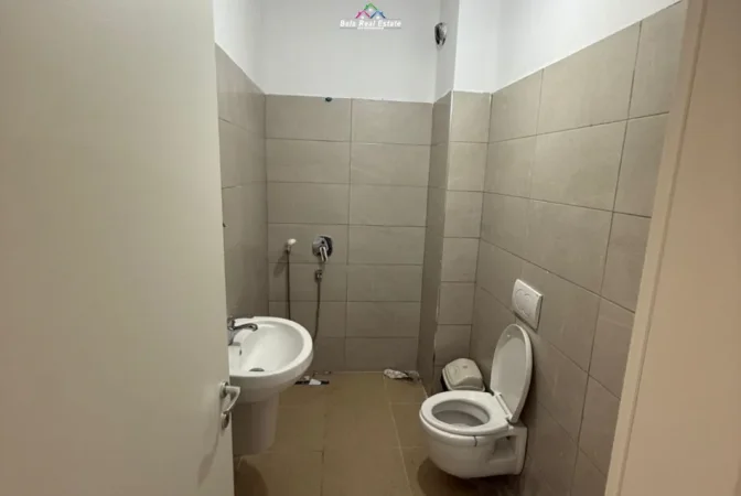 Tirane, jepet me qera zyre Kati 2, 92 m² 730 € (Rruga mahmut Fortuzi)