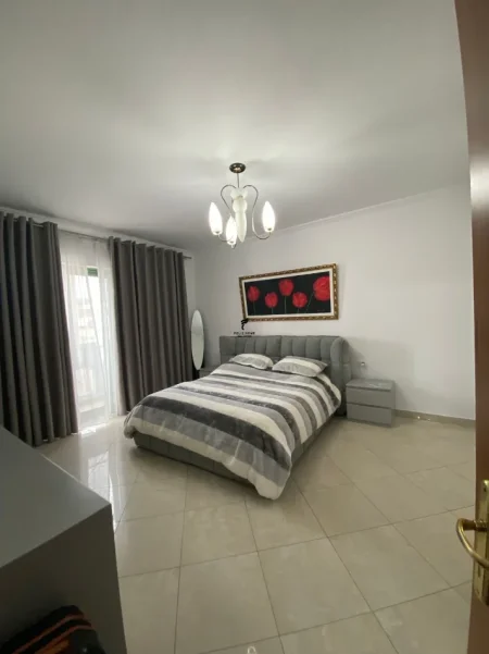 Tirane, jepet me qera apartament 1+1 Kati 9, 84 m² 1.000 € (BLLOKU)