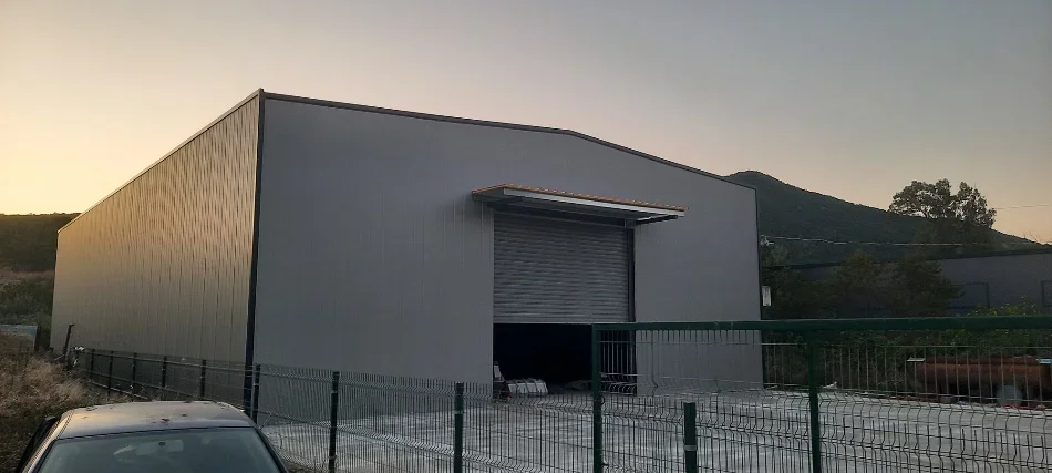 Tirane, jepet me qera magazine Kati 0, 400 m² 2.000 € (E arbrit)