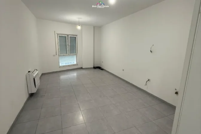 Tirane, jepet me qera zyre Kati 2, 92 m² 730 € (rruga e barrikadave)