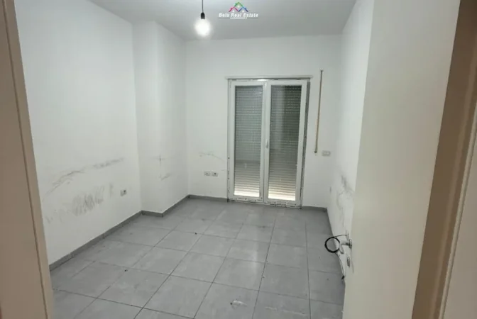 Tirane, jepet me qera zyre Kati 2, 92 m² 730 € (rruga e barrikadave)