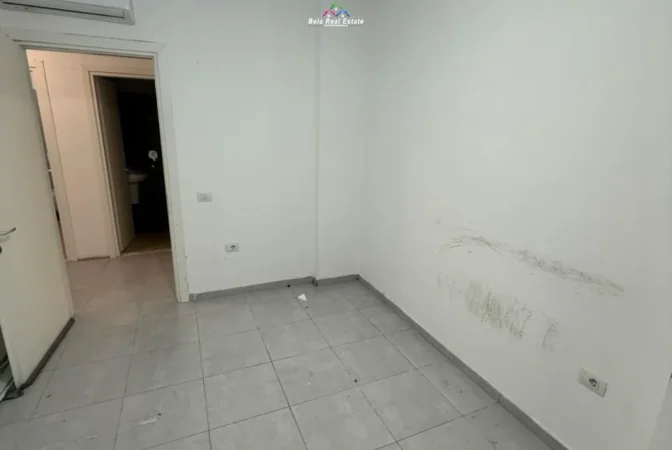 Tirane, jepet me qera zyre Kati 2, 92 m² 730 € (rruga e barrikadave)