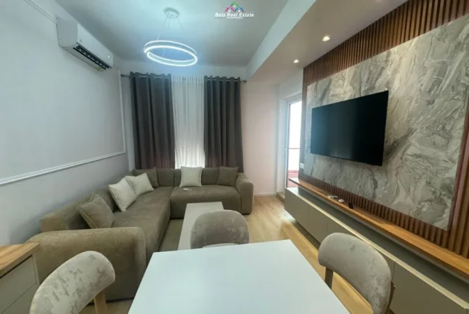 Tirane, jepet me qera apartament 1+1+Ballkon Kati 4, 60 m² 520 € (ali demi)