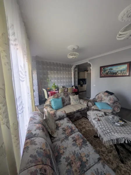 Shitet  Apartament 2+1 te Kompleksi Panorama, prane Shkollës Harry Fultz, Tek Stacioni i Trenit