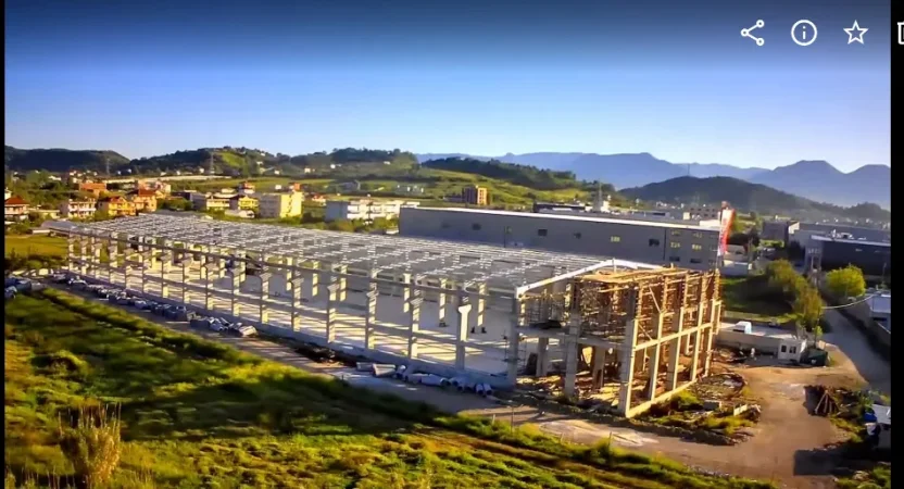 Tirane, jepet me qera magazine Kati 1, 4.400 m² 20.000 € (prush)