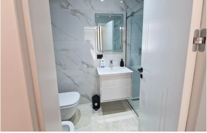 Shqiperi, jepet me qera apartament 3+1+Ballkon Kati 4, 125 m² (Fusha e Aviacionit)