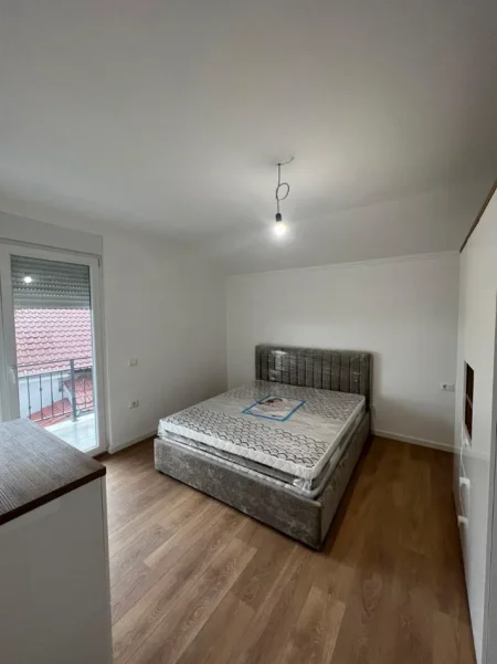 Tirane, jepet me qera Vile 1+1 Kati 2, 80 m² 470 € (Rruga Islam Rusi)