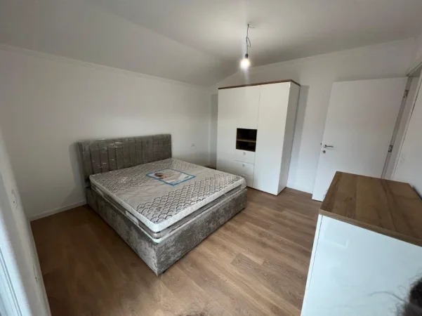 Tirane, jepet me qera Vile 1+1 Kati 2, 80 m² 470 € (Rruga Islam Rusi)