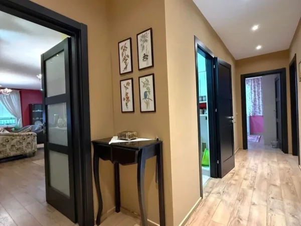 Tirane, shitet apartament 2+1+Aneks+Ballkon , 152 m² 329.000 € (ish ekspozita)