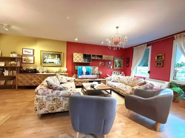 Tirane, shitet apartament 2+1+Aneks+Ballkon , 152 m² 329.000 € (ish ekspozita)