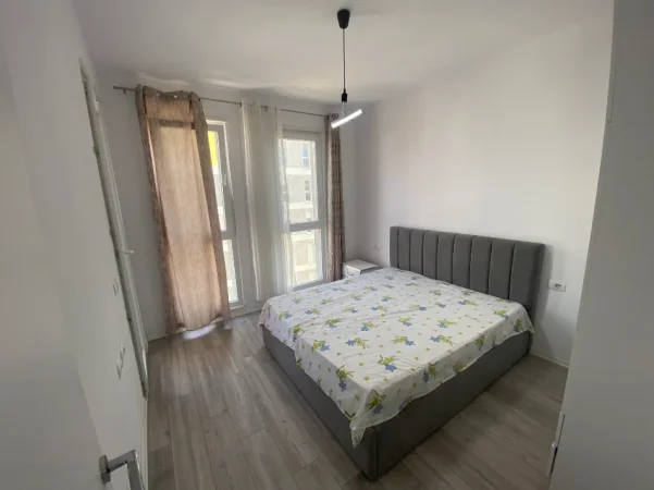 Tirane, jepet me qera apartament 1+1+Ballkon Kati 5, 57 m² 400 € (Univers City)
