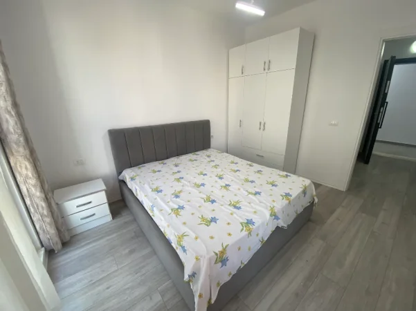 Tirane, jepet me qera apartament 1+1+Ballkon Kati 5, 57 m² 400 € (Univers City)