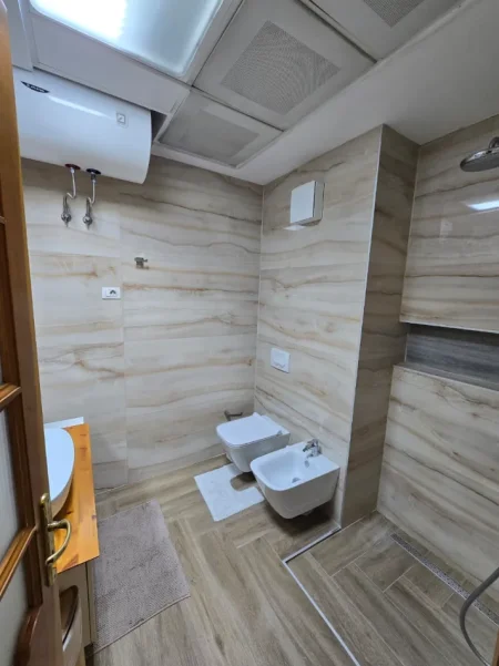 Tirane, jepet me qera apartament 2+1 , 100 m² 850 € 