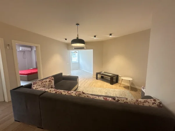 Tirane, jepet me qera apartament 2+1 Kati 4, 79 m² 600 € 