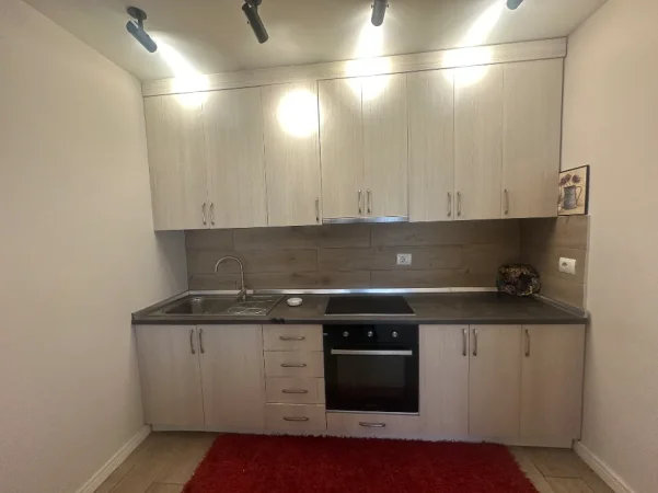 Tirane, jepet me qera apartament 2+1 Kati 4, 79 m² 600 € 
