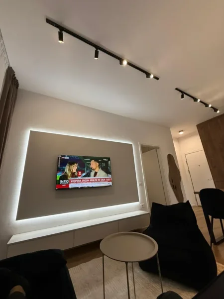 Tirane, jepet me qera apartament 1+1+Ballkon Kati 7, 500 € 