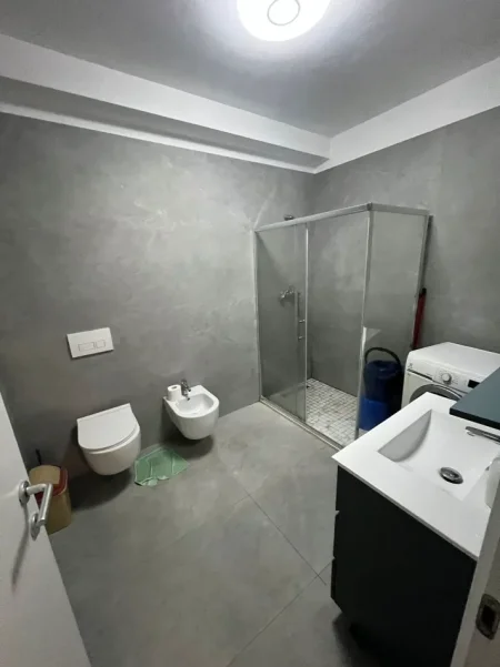 Tirane, jepet me qera apartament 3+1 Kati 6, 130 m² 780 € (fusha e aviacionit)