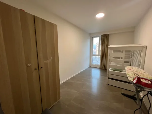 Tirane, jepet me qera apartament 3+1 Kati 6, 130 m² 780 € (fusha e aviacionit)