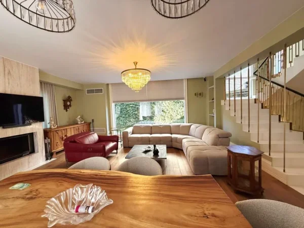 Tirane, shitet Vile 2 Katshe , 500 m² (teg)