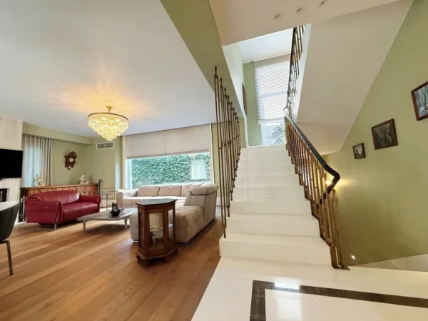 Tirane, shitet Vile 2 Katshe , 500 m² (teg)