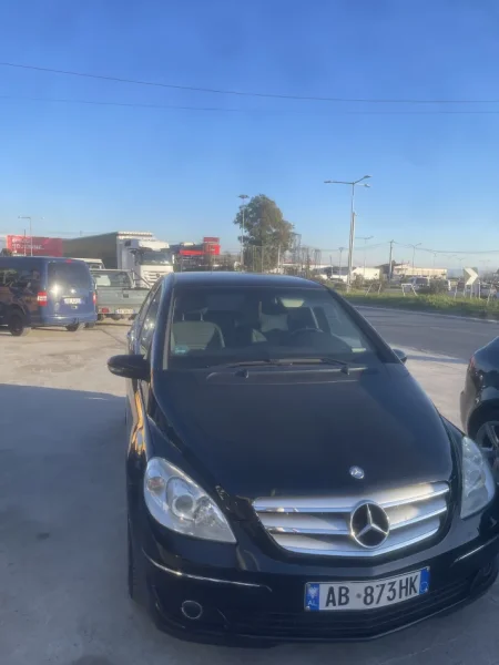 Tiran, shes B klas 1.8 Nafte, automat me 282mij km 2.500€ diskutushem/nderrim