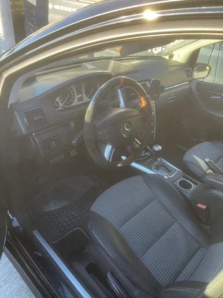 Tiran, shes B klas 1.8 Nafte, automat me 282mij km 2.500€ diskutushem/nderrim