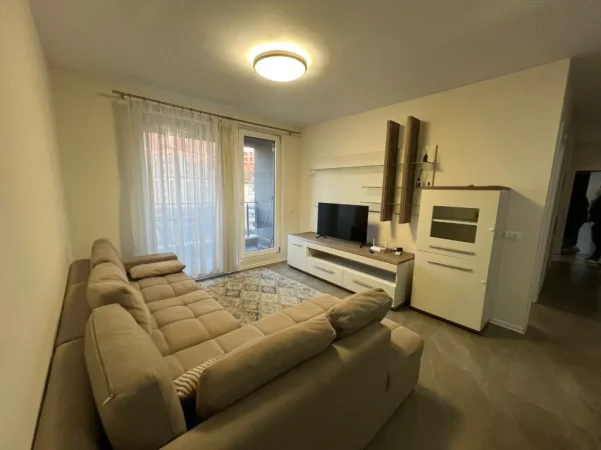 Tirane, jepet me qera apartament 3+1 Kati 6, 130 m² 780 € (Rruga Dafinave)