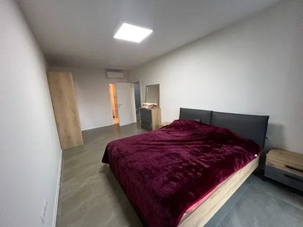 Tirane, jepet me qera apartament 3+1 Kati 6, 130 m² 780 € (Rruga Dafinave)