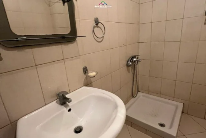 Tirane, jepet me qera apartament 1+1 Kati 2, 70 m² 625 € (Rruga Don Bosko)