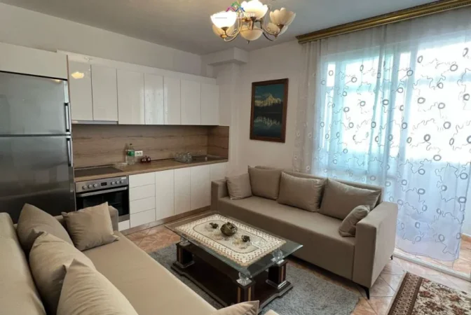 Tirane, jepet me qera apartament 1+1 Kati 3, 60 m² 520 € (Rruga Tish Dahia)