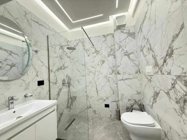 Tirane, jepet me qera apartament 2+1+Ballkon Kati 2, 130 m² 1.600 € (Rezidenca Sofia)