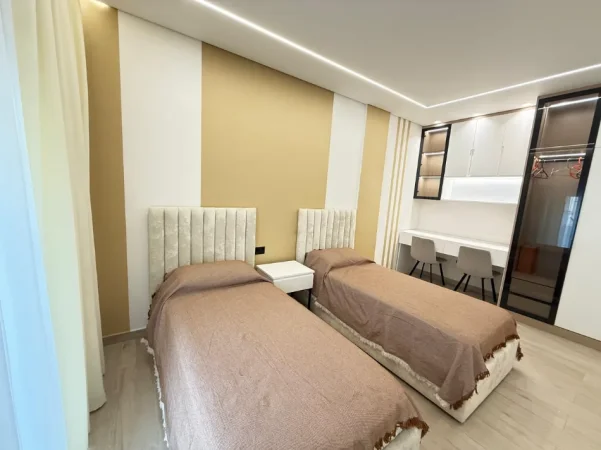 Tirane, jepet me qera apartament 2+1+Ballkon Kati 2, 130 m² 1.600 € (Rezidenca Sofia)