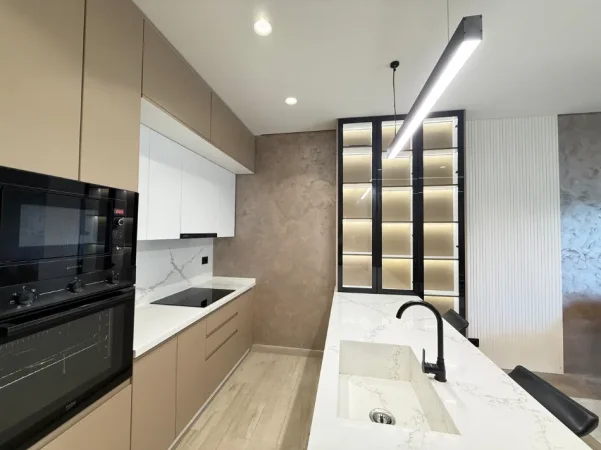 Tirane, jepet me qera apartament 2+1+Ballkon Kati 2, 130 m² 1.600 € (Rezidenca Sofia)