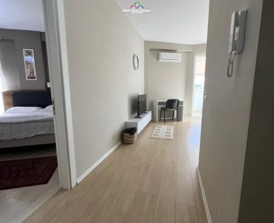 Tirane, jepet me qera apartament 1+1 Kati 5, 70 m² 720 € (Rruga Mihal Grameno)