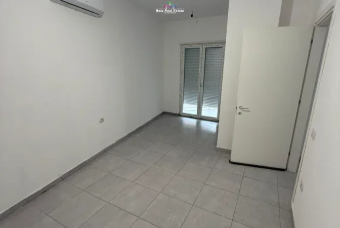 Tirane, jepet me qera zyre Kati 2, 92 m² 730 € (Rruga mahmut Fortuzi)