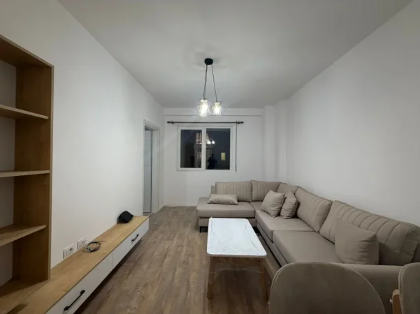 Tirane, jepet me qera apartament 1+1 , 60 m² 500 €