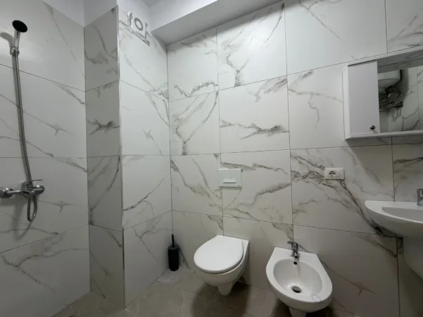 Tirane, jepet me qera apartament 1+1 , 60 m² 500 €