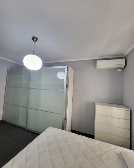 Tirane, jepet me qera apartament 1+1 Kati 5, 58 m² 800 € 