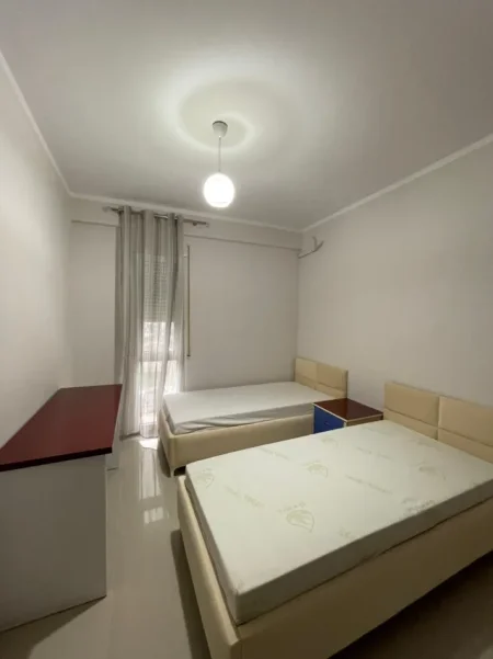 Tirane, jepet me qera apartament 2+1 Kati 4, 500 € 