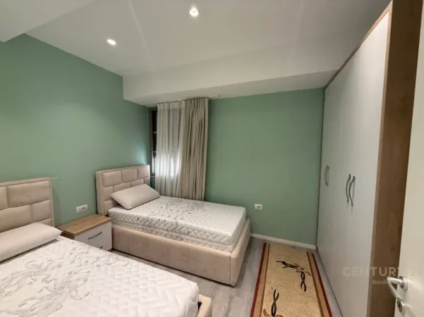 Tirane, jepet me qera apartament 1+1+Ballkon Kati 1, 75 m² 550 € (laprak)
