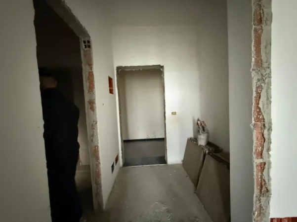 Tirane, shitet apartament 1+1+Ballkon Kati 7, 71 m² 215.000 € (Rruga e Kavajes)Square 21